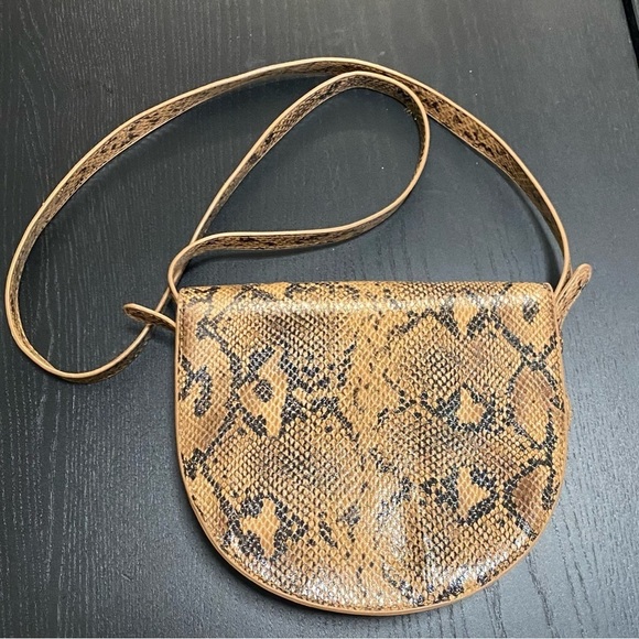 URBAN OUTFITTERS Faux Snakeskin Crossbody NWOT - Picture 9 of 12